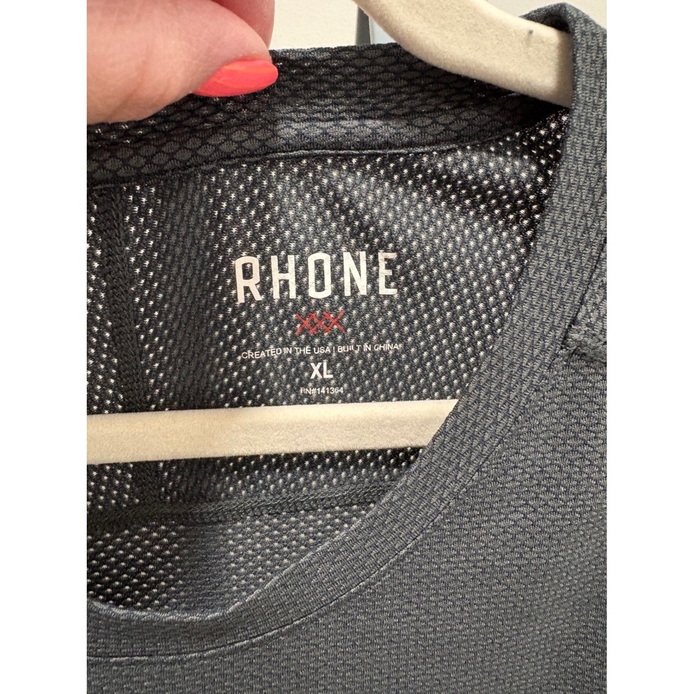 Rhone Men's Glacier Reign Tech Training Tee Shirt Dark Grey Textured Size XL - Picture 2 of 8